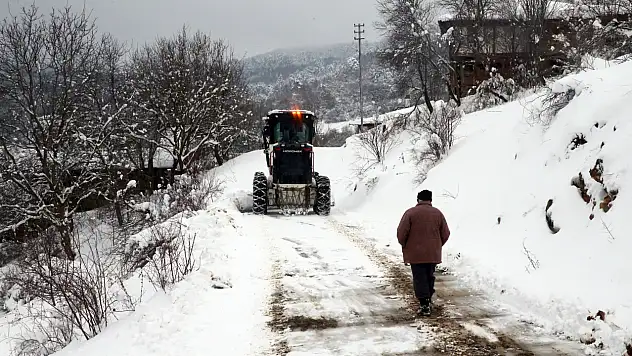 Ekipler Karla Mücadele Çalışması Yapıyor