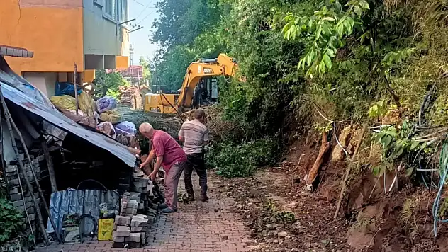 Ekipler Selin İzlerini Silmek İçin Sahada