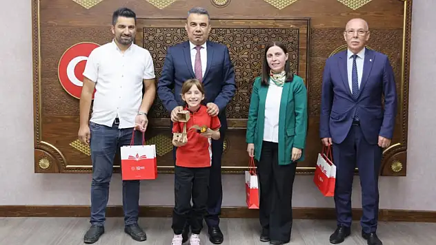 El-Cezerî'den Aldığı İlhamla Robotlar Üretti