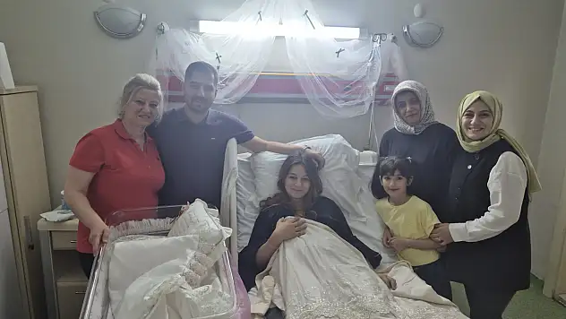 Ela Bebek Dünyaya Geldi