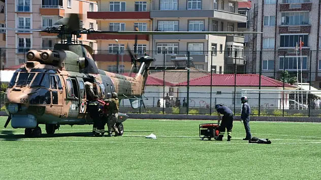 Elektriği kesilen köylere helikopterle jeneratör götürüldü