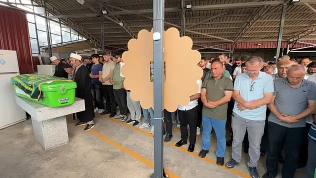 Elektrik akımına kapılarak hayatını kaybeden genç toprağa verildi
