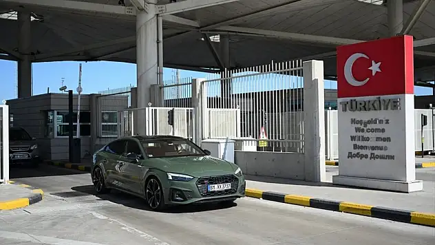 Emekli Gurbetçiler Yaz Dönemini Geçirecekleri Yurda Giriş Yapmaya Başladı