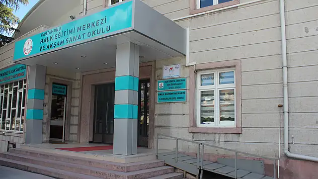 Emlakçılık sertifikası için sıraya girdiler