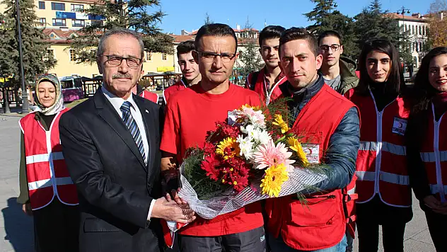Emniyet kemeri için koştu