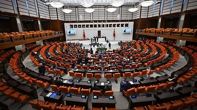En Düşük Emekli Aylığının Artırılmasına Yönelik Düzenlemeyi De İçeren Kanun Teklifi Kabul Edildi