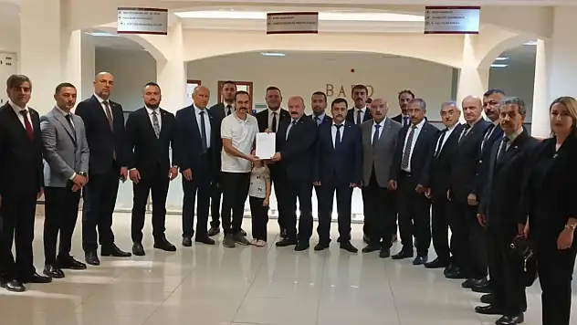 Enis Usturacı Mazbatasını Aldı