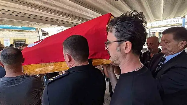 Eşinin öldüğü kazada yaralanan emekli polis, kazadan 3 yıl sonra rahatsızlığı nedeniyle vefat etti