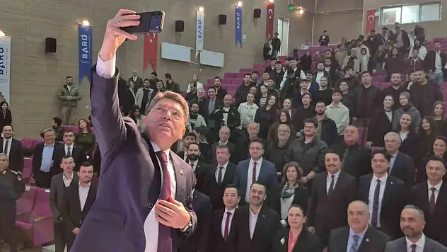 Eski Adalet Bakanı Yılmaz Tunç'tan Yargı Eleştirilerine Tepki