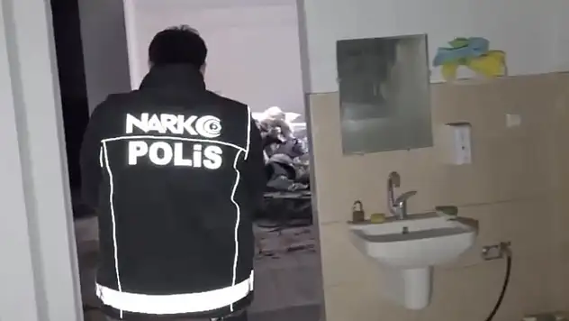 Eski Fabrika Binasını Uyuşturucu İmalathanesine Çevirmiş