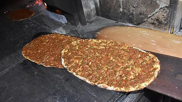 Evde Lahmacun Tarifi: Pratik Adımlar ile Geleneksel Türk Lezzeti