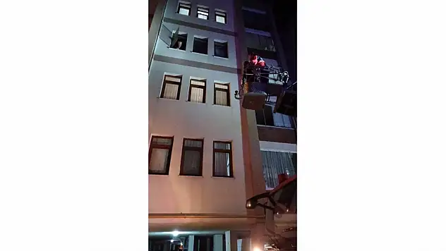 Evde Uyuyakalan Genç Kız Ekipleri Alarma Geçirdi