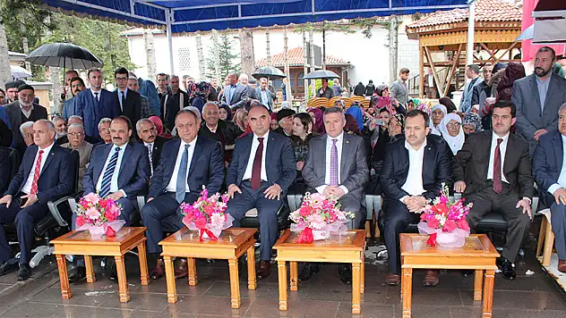 Evliyaları Anma Haftası yağmur eşliğinde kutlandı