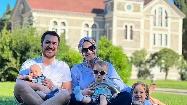 Torunlarının Mezarına Her Gün 3'er Balon Takıyor