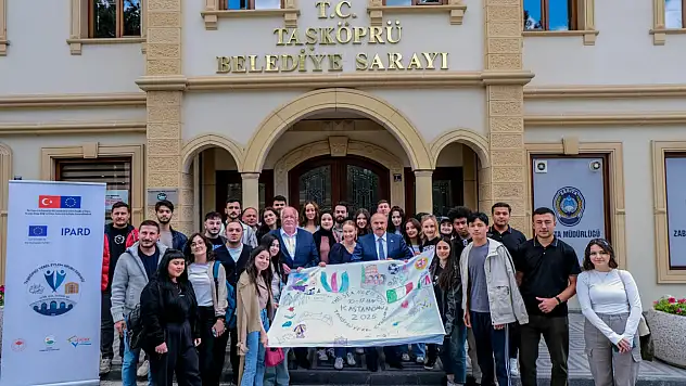 Farklı Ülkelerden Gençler Bir Araya Geldi