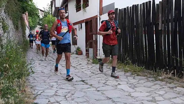 Farklı ülkelerden sporcular Safranbolu'nun tarihi sokaklarında yarışıyor