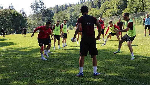 Fatih Karagümrük, yeni sezon hazırlıkları için Bolu'da kampa girdi