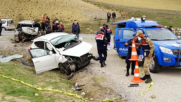 FECİ KAZA 2 ÖLÜ, 2 YARALI
