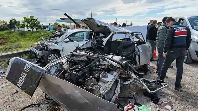 Feci kazada hayatını kaybeden çift ve 10 yaşındaki kızları toprağa verildi