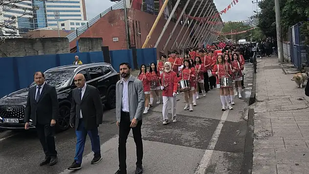 Fener Anadolu Lisesi'nden 19 Mayıs Yürüyüşü