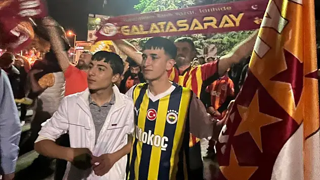 Fenerbahçeli Taraftarlar Rakiplerinin Coşkusuna Ortak Oldular