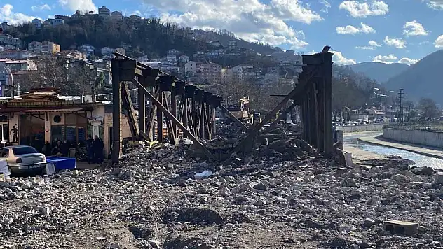 Fevkani Köprüsü'nün Son Parçası da Yıkılıyor