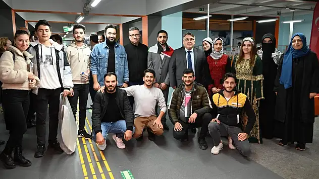 Filistinli öğrenciler kendi ülkelerini tanıttı