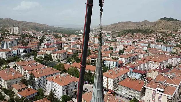Devrilen Caminin Diğer Minaresi Kontrollü Olarak Yıkılıyor