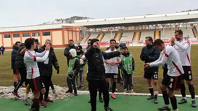 Galibiyeti oynayarak kutladılar