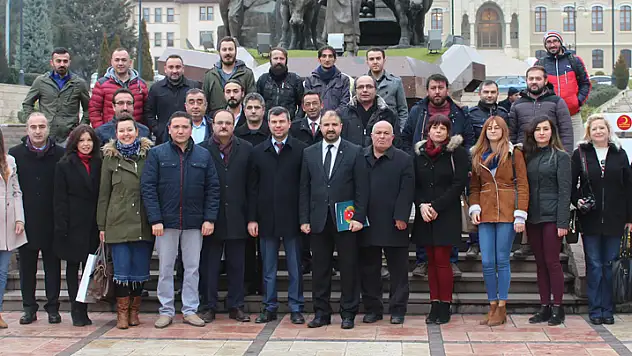 Gazetecilerden, güzel günler umuduyla kutlama