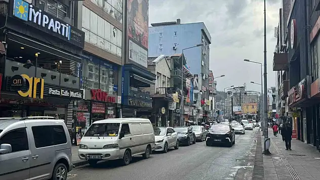 Gazipaşa Caddesi'nde Hatalı Parklara İsyan