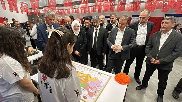 Geleceğin Bilim İnsanları Projelerini Sergiledi