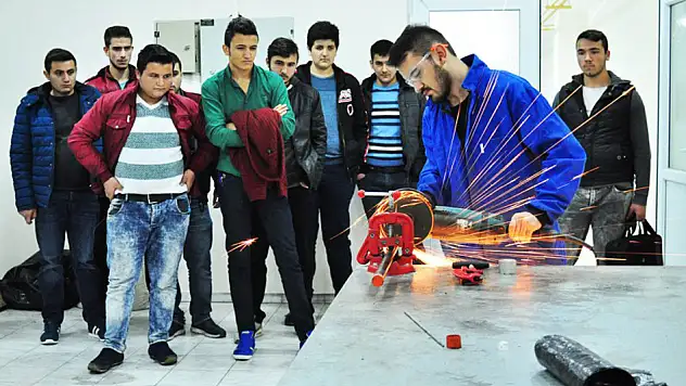Geleceğin Otomotiv Mühendisleri Abana'da yetişiyor