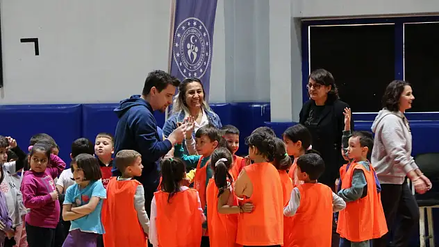Geleneksel Çocuk Oyunları Şenliği renkli görüntülere sahne oldu