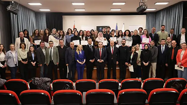 Genç İletişimciler Millet İradesini Manşetlere Taşıdı