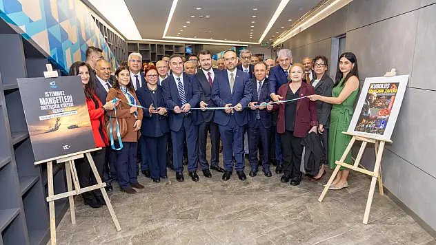 Genç İletişimcilerin '15 Temmuz' Manşetleri Sergilendi