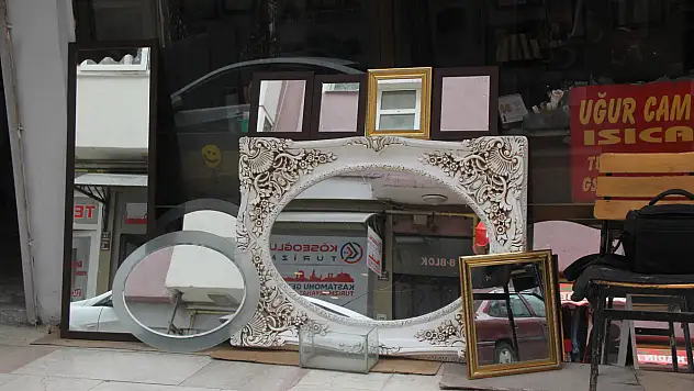 Genç Kızların Ve Yaşamın Vazgeçilmez Parçası