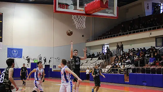 Gençler A Basketbol İl Birinciliği devam ediyor