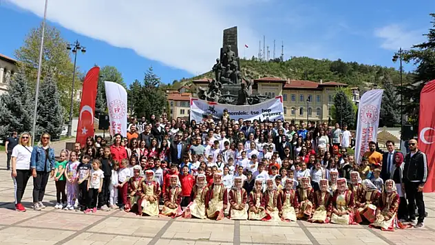 Gençlik Haftası için çelenk sunuldu