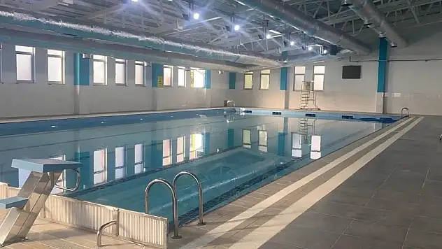 Gerze Yarı Olimpik Yüzme Havuzu yenileniyor