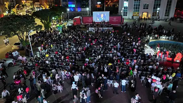 Gezici sinema tırı Çorum'da açık hava nostaljisi yaşattı