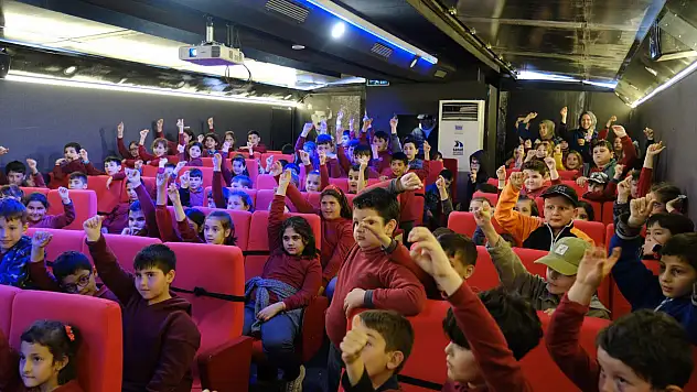 Gezici Sinema Tırı'nın Bir Diğer Durağı Bozkurt Oldu