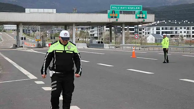 Göçmen Kaçakçısı yYkalandı, 5 Yabancı Uyruklu Sınır Dışı Edildi