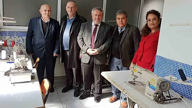 Gazze'deki Kadın ve Çocuklar İçin Giysi Üretildi