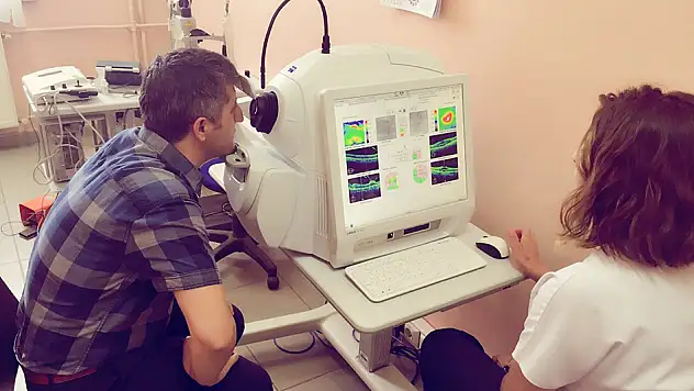 Göz tomografi cihazı hastaların yüzünü güldürdü