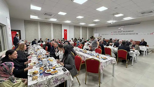 Güldal Akşit Huzurevinde İftar Bereketi