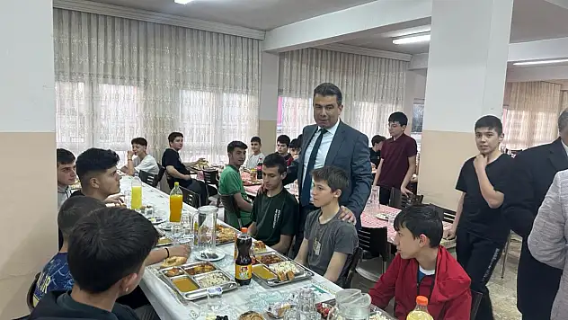 Gümüş, Öğrencilerle İftar Yaptı