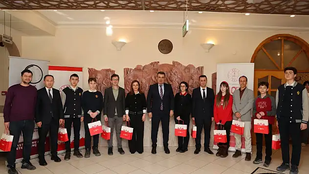 Gümüş, Sergiye Katılacak Öğrenci Ve Öğretmenlerle Buluştu