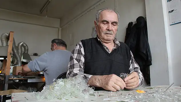 Günde 3 bin 'cam kaşık' üretiyor