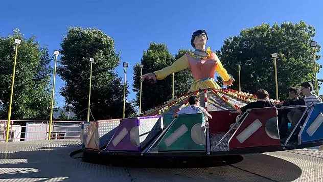 Günlerdir lunaparkı izleyen otizmli çocuğa çalışanlardan özel tur